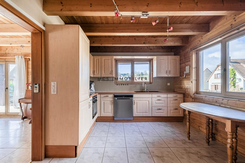 Maison - 240 m² - 9 pièces