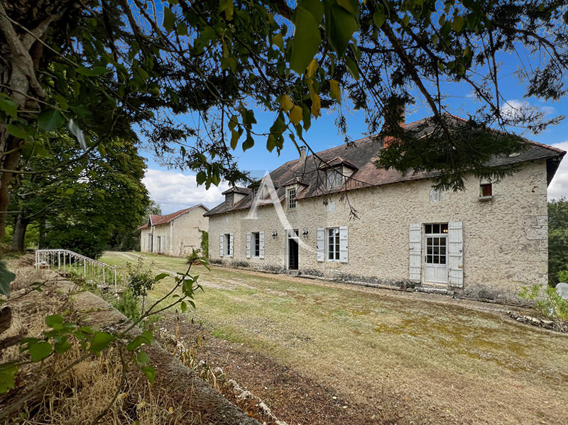 Maison - 235 m² - 7 pièces