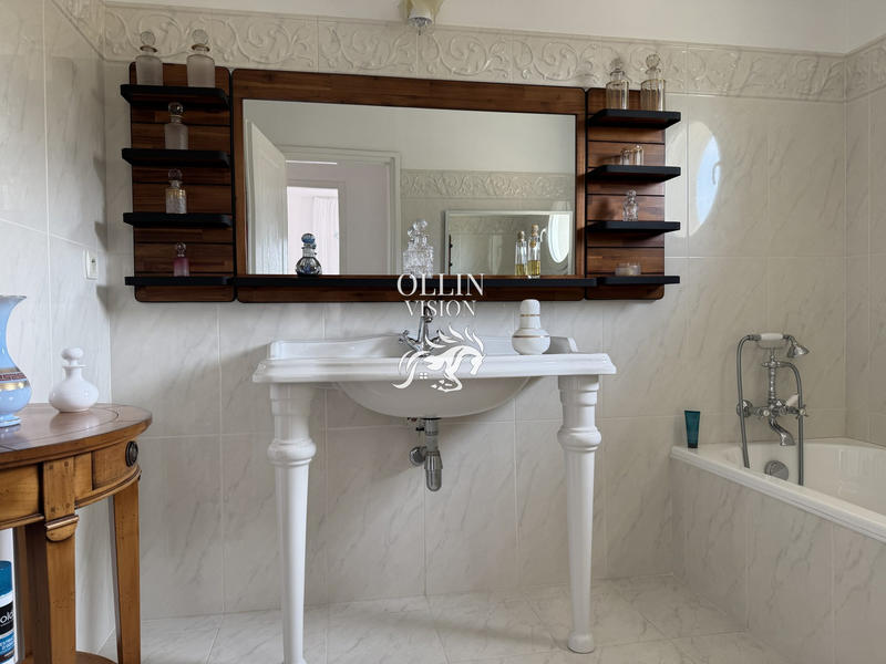 Villa - 208 m² - 9 pièces