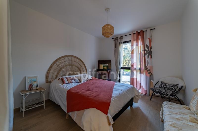 Maison - 220 m² - 7 pièces