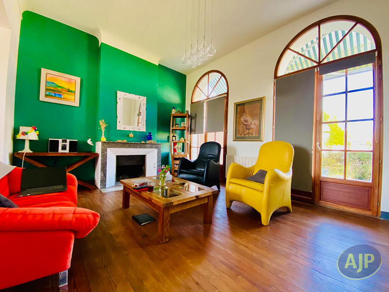 Maison bourgeoise - 212 m² - 6 pièces