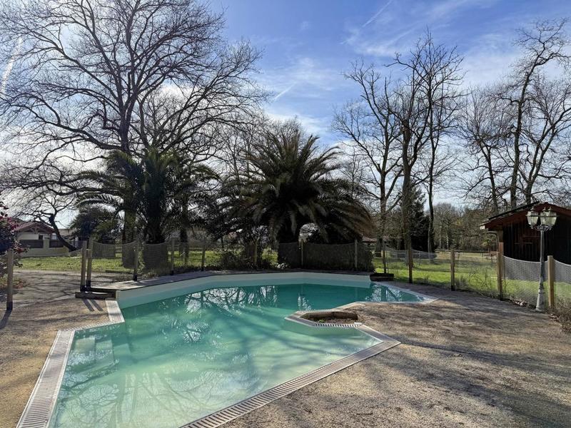 Propriété - 205 m² - 7 pièces