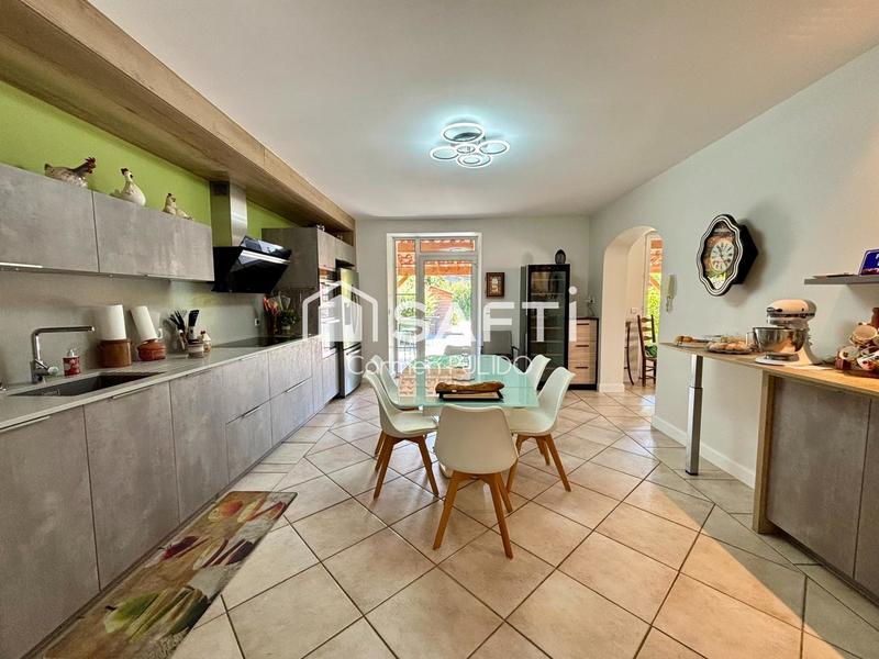 Maison - 200 m² - 6 pièces