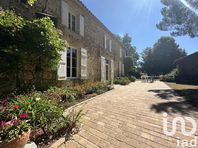 Maison - 220 m² - 7 pièces