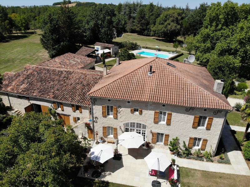 Maison - 432 m² - 10 pièces