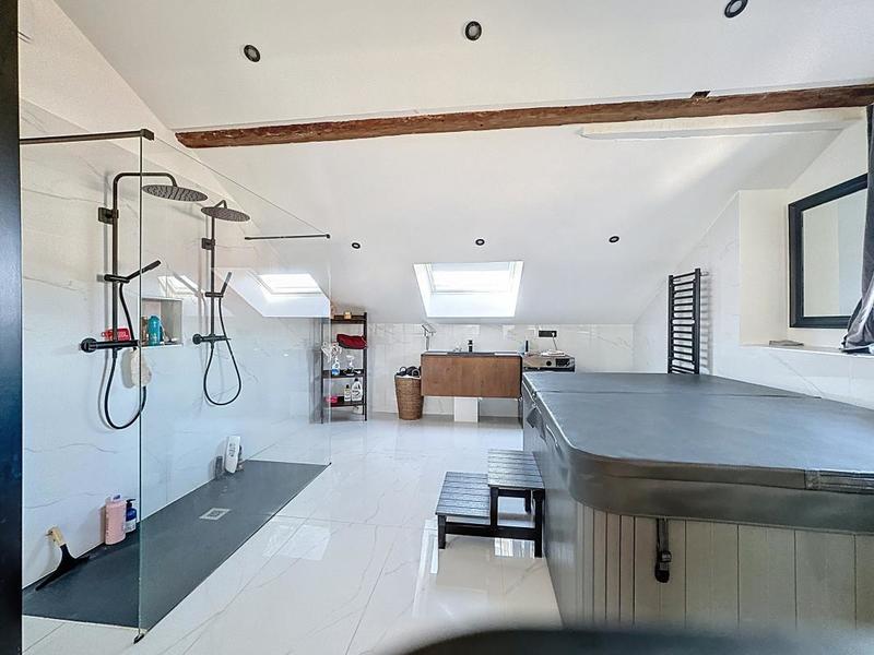 Appartement - 77 m² - 2 pièces