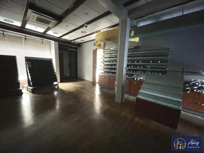 Magasins - 70 m²