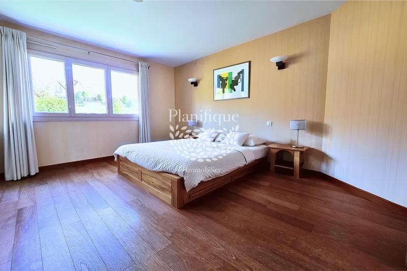 Maison - 299 m² - 7 pièces