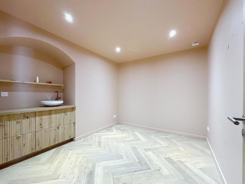 Santé - 121 m² - 6 pièces