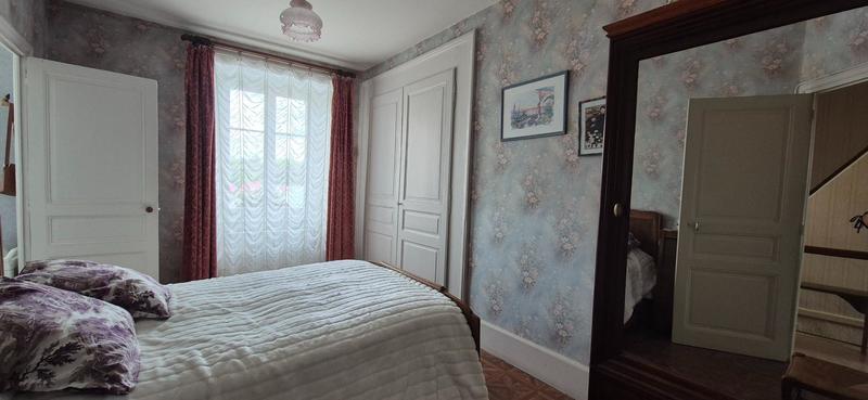 Maison - 220 m² - 7 pièces