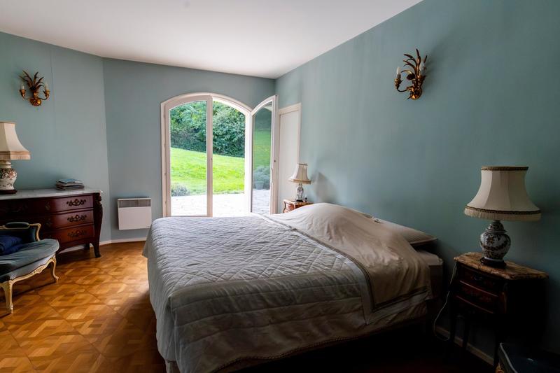 Maison - 238 m² - 8 pièces