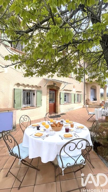 Maison - 270 m² - 9 pièces