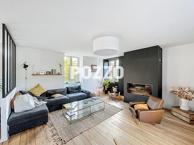 Maison - 223 m² - 8 pièces