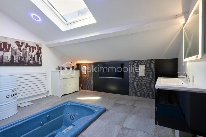 Maison - 178 m² - 6 pièces