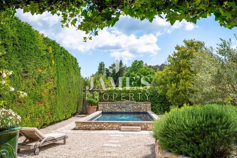 Maison - 285 m² - 6 pièces