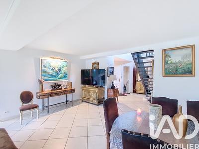 Maison - 217 m² - 9 pièces