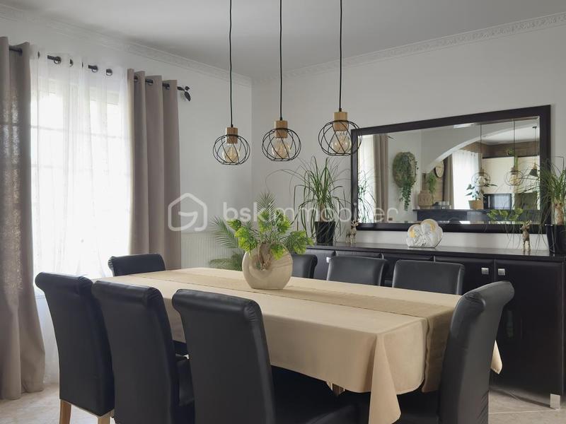 Maison traditionnelle - 165 m² - 8 pièces