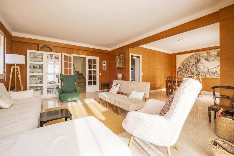 Maison - 217 m² - 7 pièces