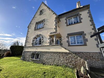 Demeure - 167 m² - 8 pièces