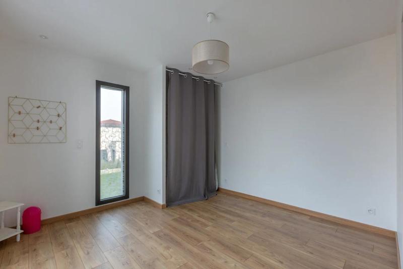 Maison - 246 m² - 8 pièces