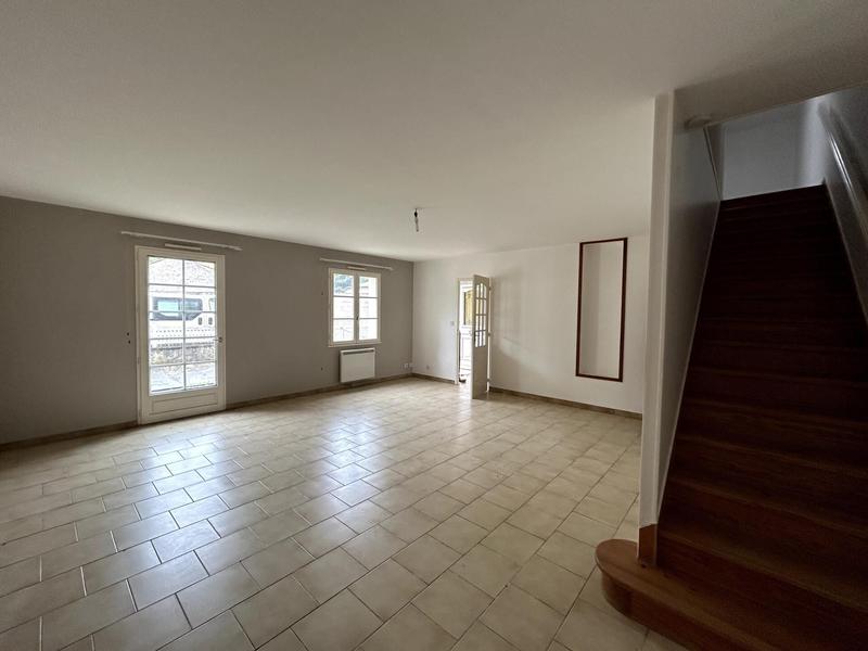 Maison - 202 m² - 5 pièces