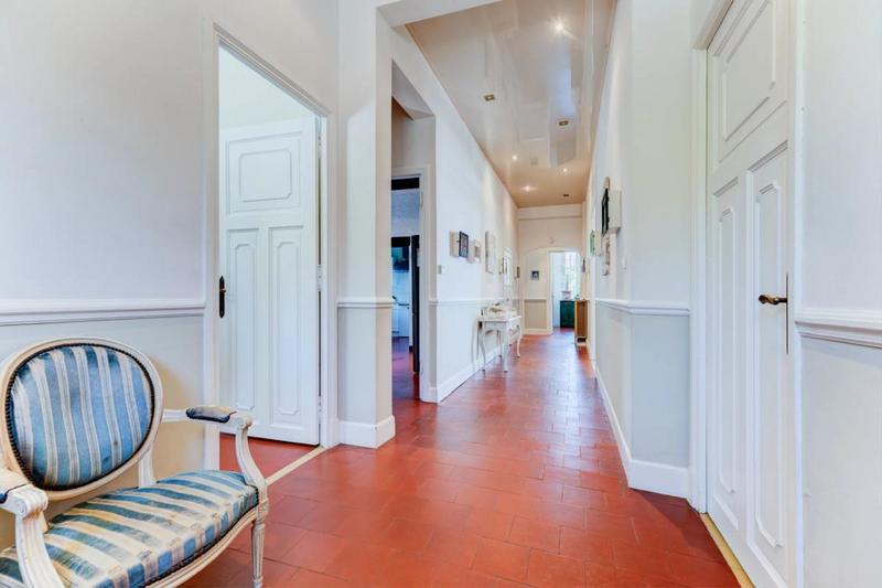 Villa - 304 m² - 7 pièces