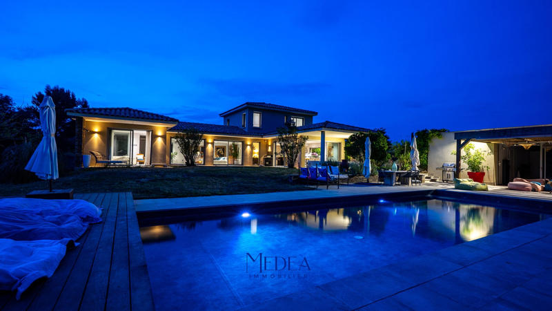 Propriété - 320 m² - 6 pièces