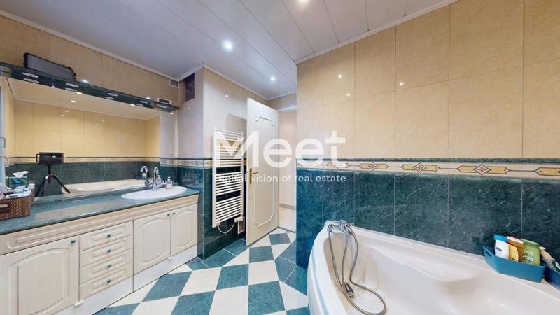 Appartement - 100 m² - 5 pièces