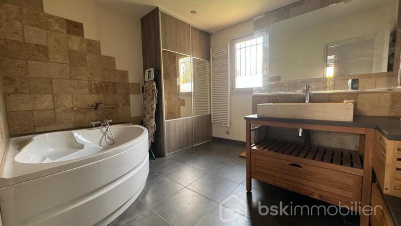 Maison traditionnelle - 150 m² - 6 pièces