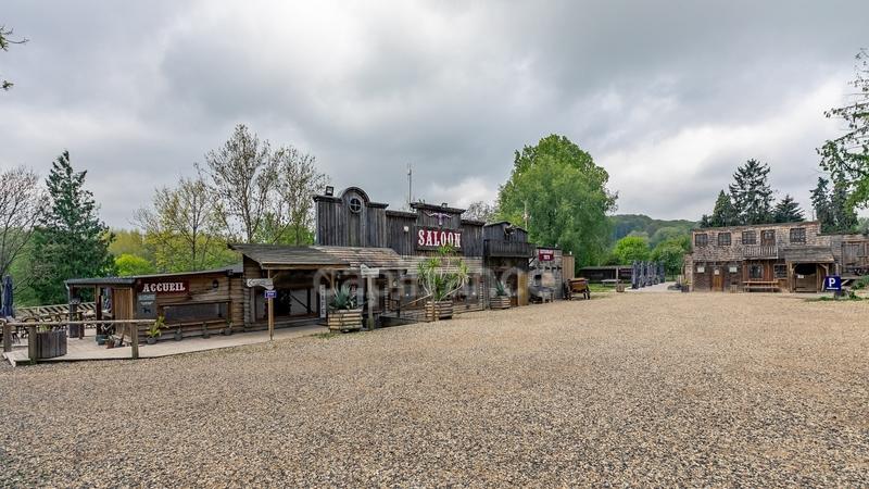 Propriété - 4 000 m² - 30 pièces