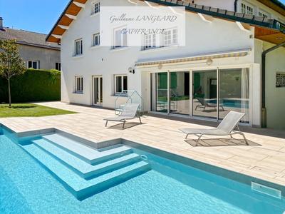 Maison - 346 m² - 9 pièces