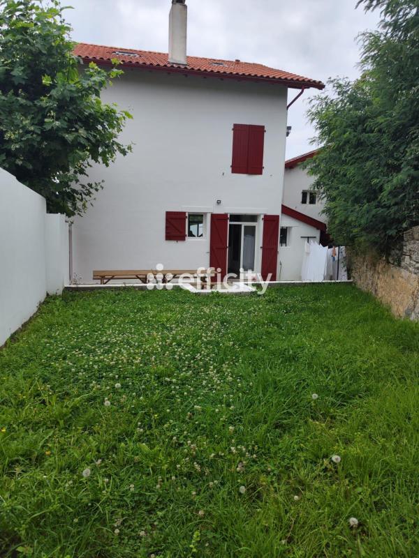 Maison - 250 m² - 12 pièces