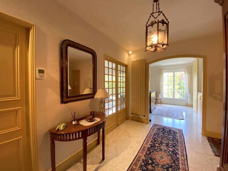 Maison - 230 m² - 7 pièces