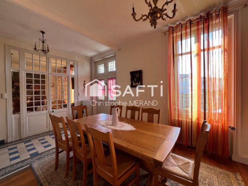 Maison - 121 m² - 8 pièces