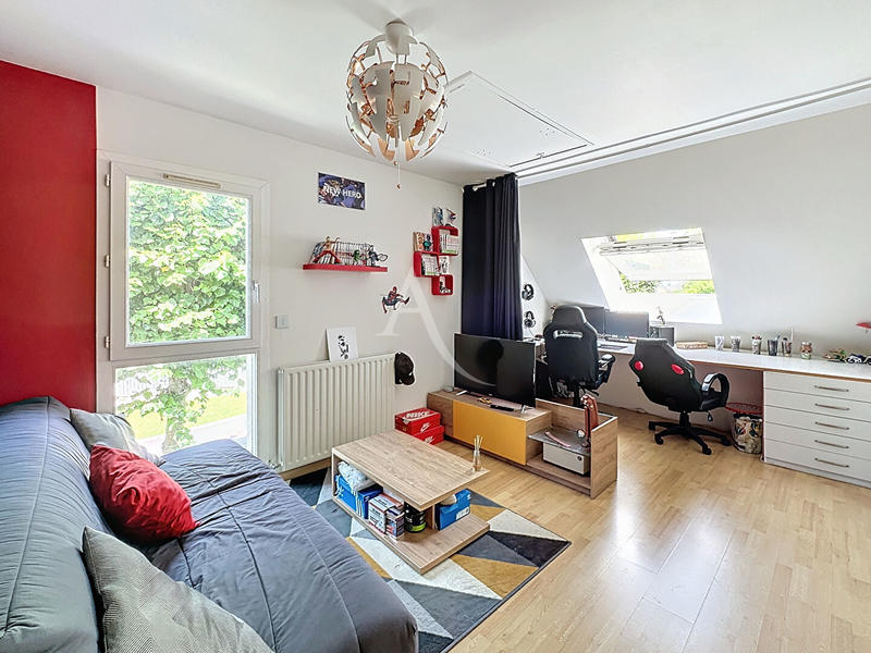 Maison - 240 m² - 8 pièces