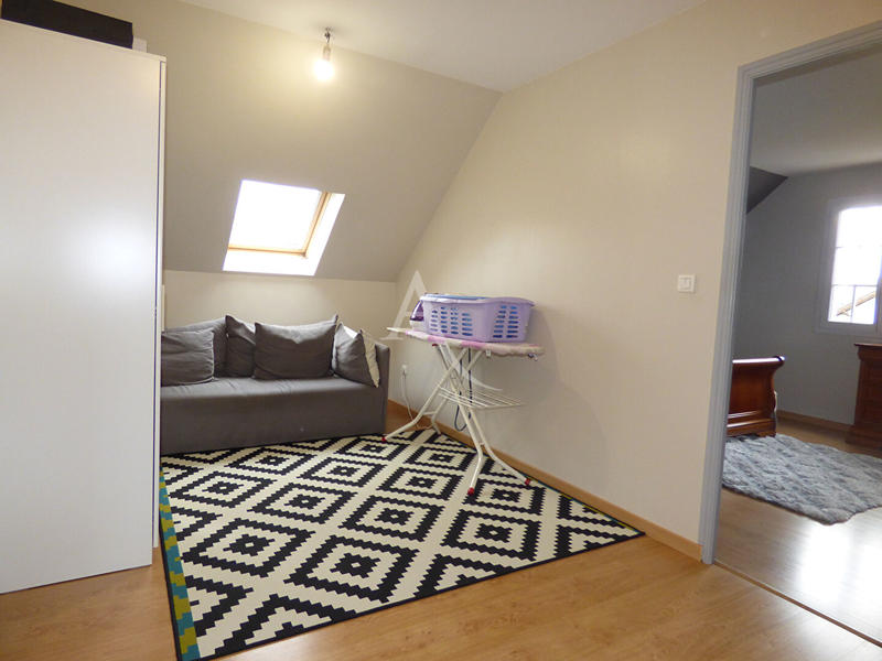 Maison - 181 m² - 6 pièces