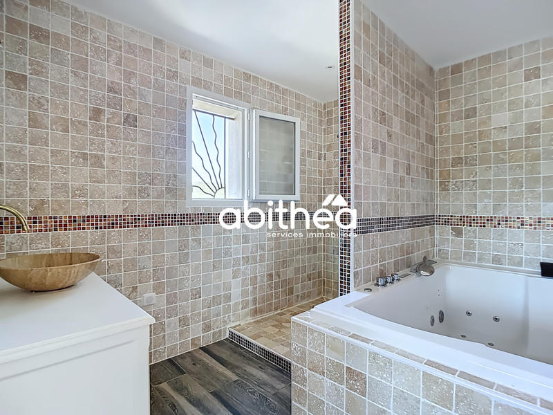 Villa - 181 m² - 6 pièces