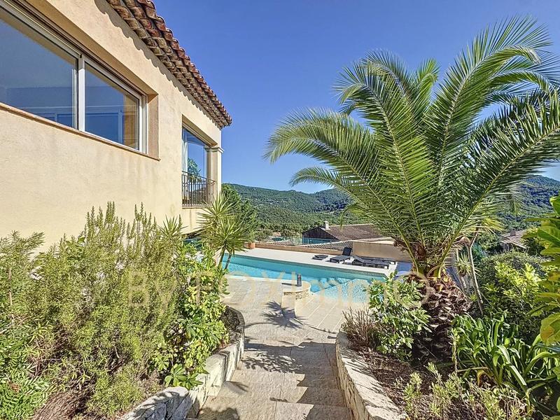 Villa - 208 m² - 7 pièces