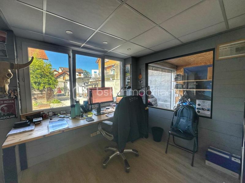 Bureau - 145 m² - 1 pièce