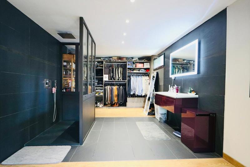 Maison - 210 m² - 7 pièces