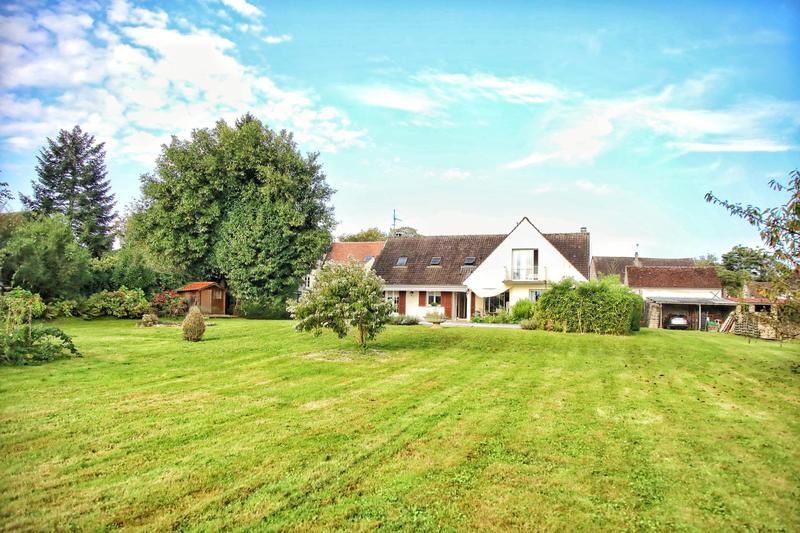 Maison - 230 m² - 8 pièces