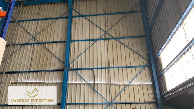 Entrepôt - 1 100 m²