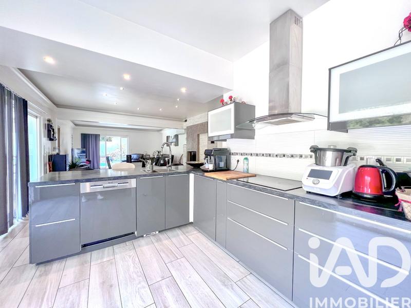 Maison - 240 m² - 7 pièces