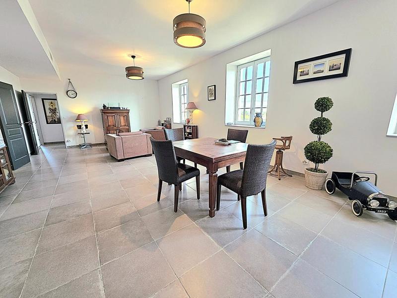 Appartement - 99 m² - 5 pièces