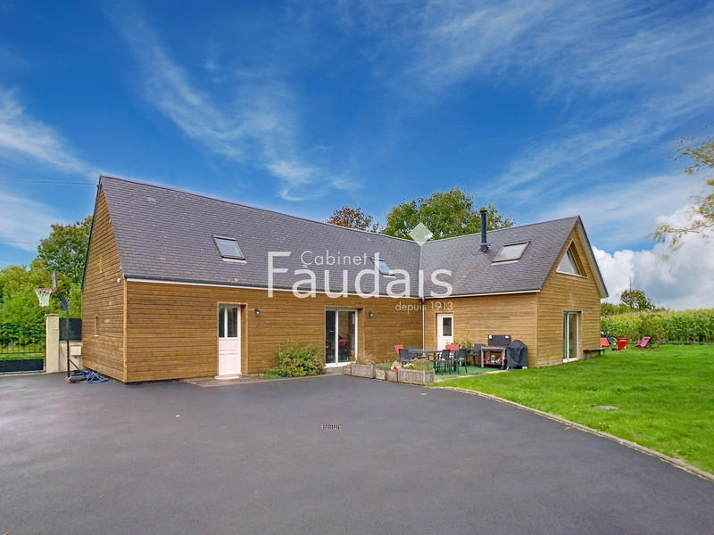 Maison - 142 m² - 8 pièces