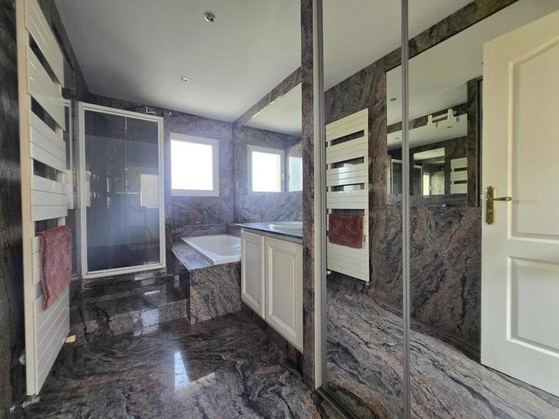 Villa - 240 m² - 6 pièces