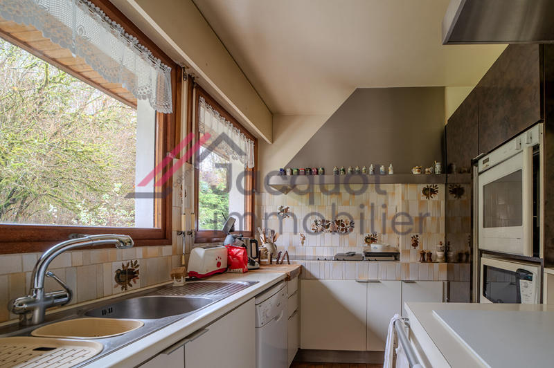 Maison - 385 m² - 12 pièces