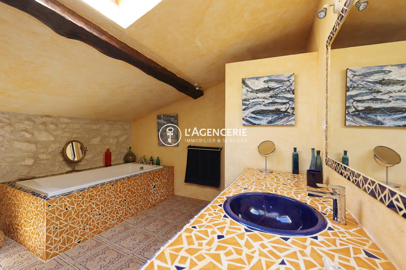 Maison - 360 m² - 12 pièces