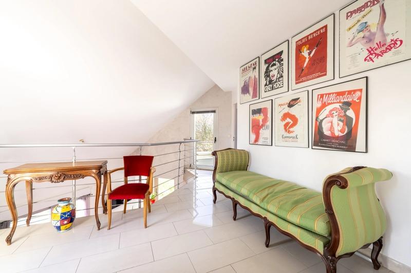 Maison - 360 m² - 8 pièces