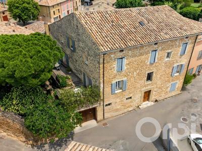 Maison - 285 m² - 9 pièces